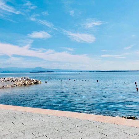 Palm Beach - Your Private And Complete Apartment In Desenzano Del Garda Kültér fotó