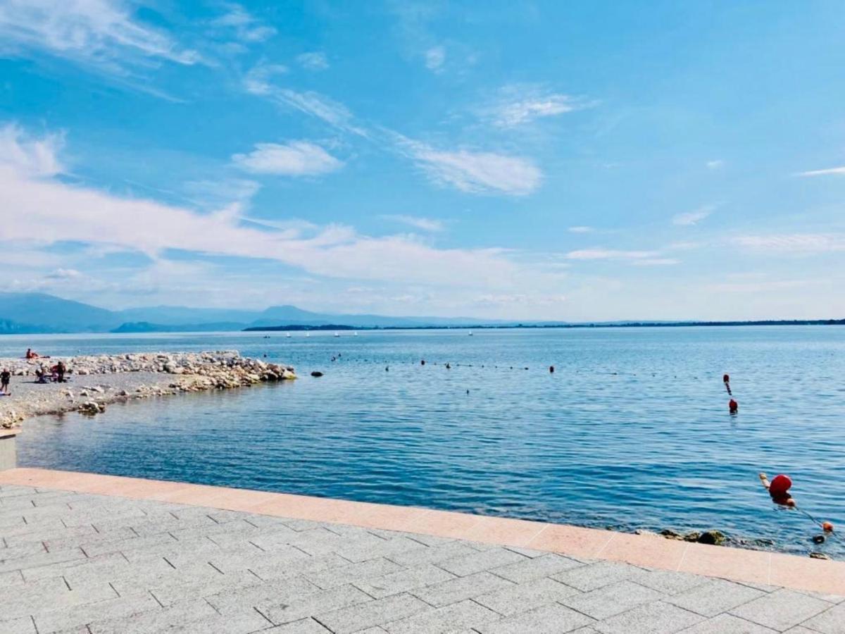 Palm Beach - Your Private And Complete Apartment In Desenzano Del Garda Kültér fotó